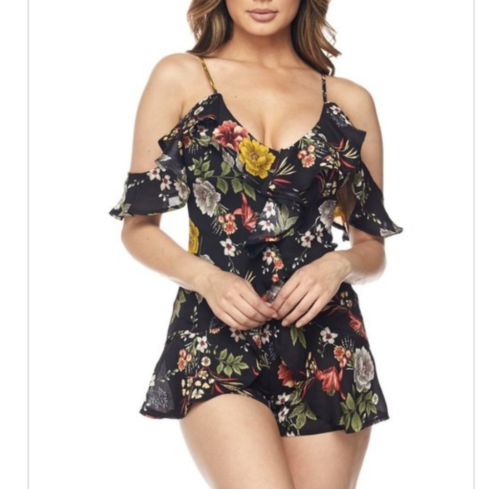 💋Off shoulder romper 💋 - Picture 2 of 5